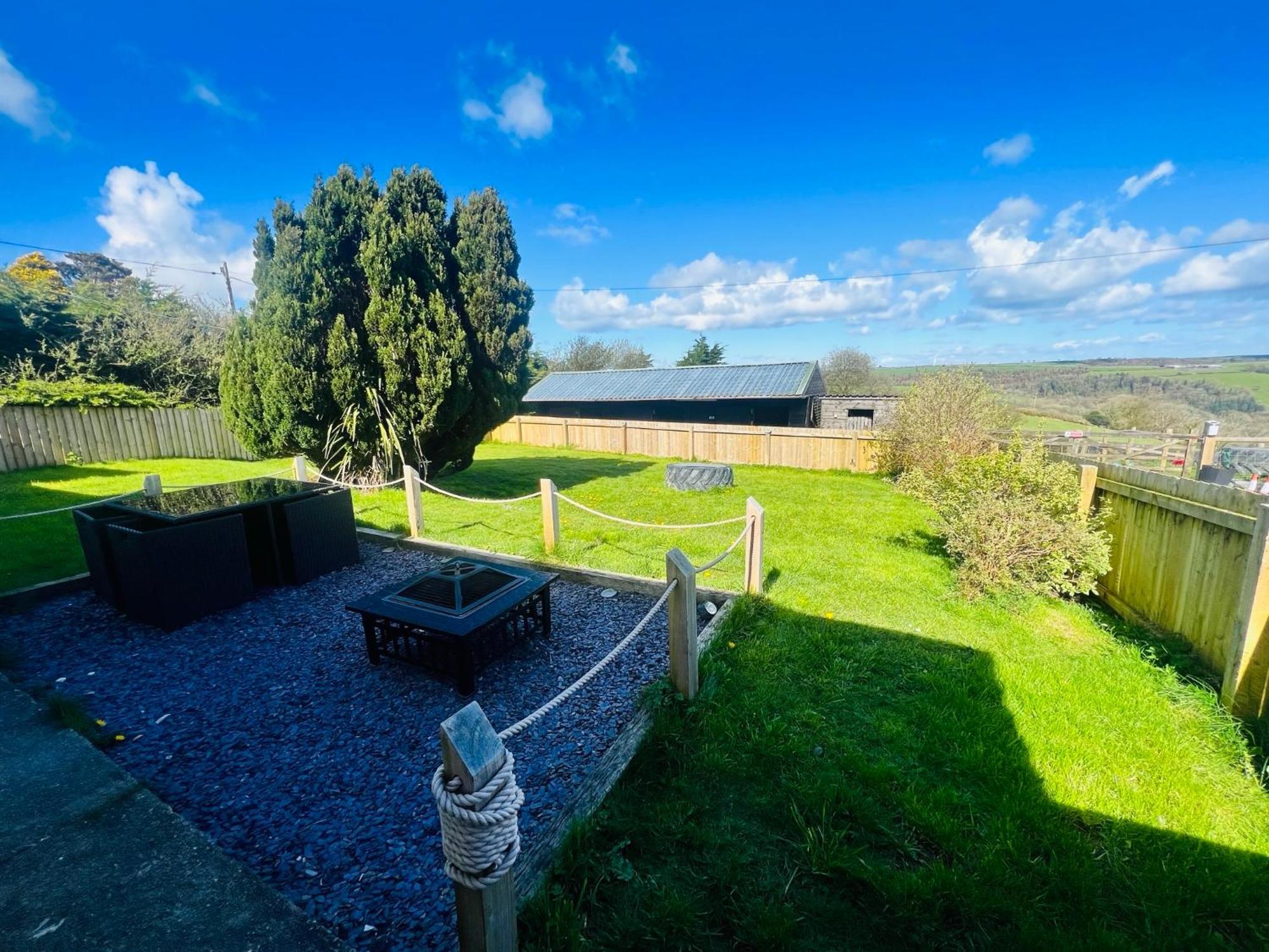 1 Bedroom Holiday Let In The Heart Of West Wales Carmarthen Exterior photo